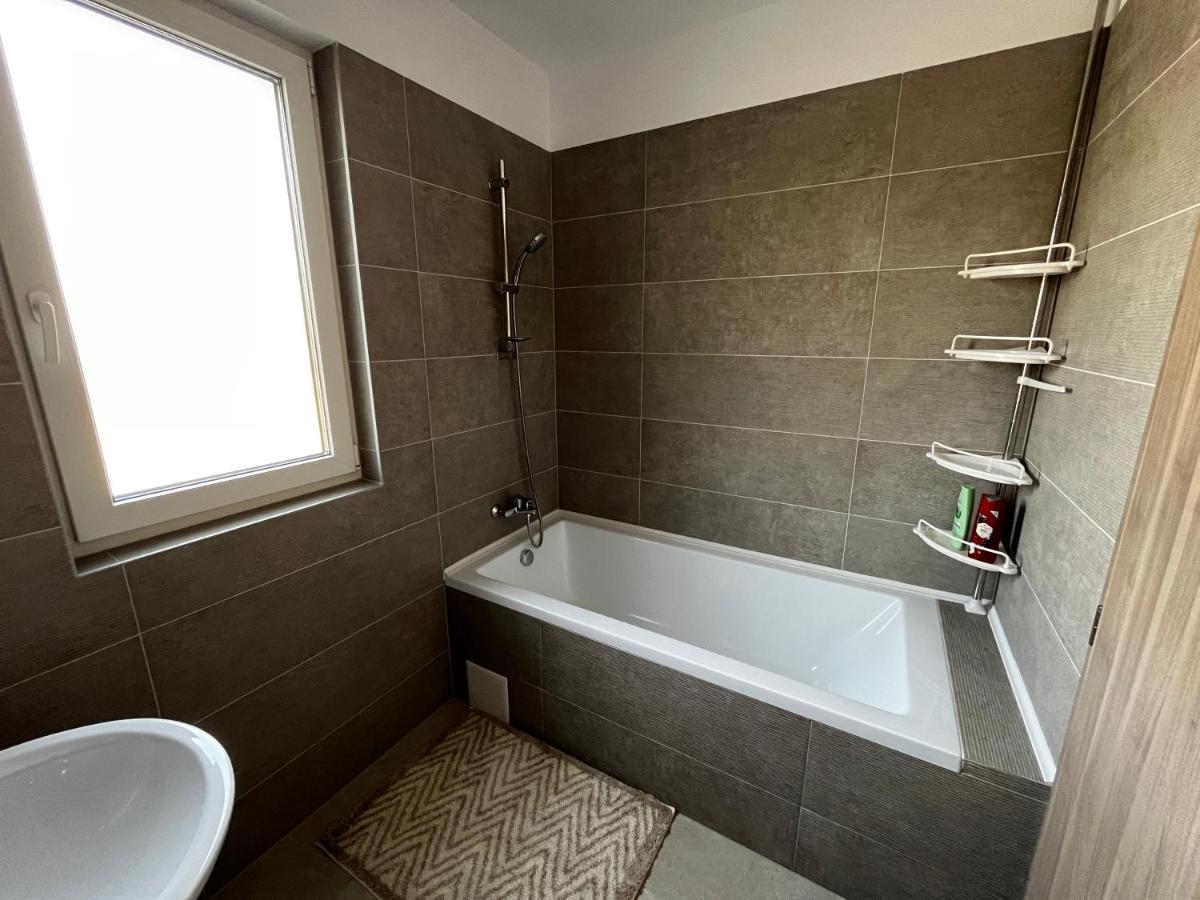 Apartament Modern Cu O Camera Leilighet Timişoara Eksteriør bilde